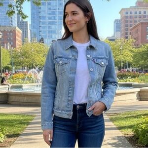 Levi Strauss Premium Original Trucker Jean Jacket Size M NWT